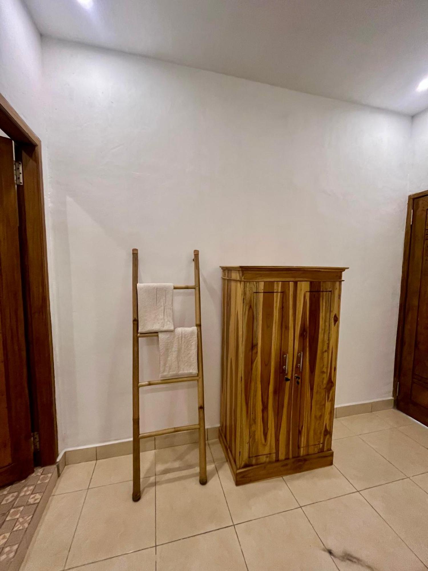 Roby Homestay Kuta  Exterior foto